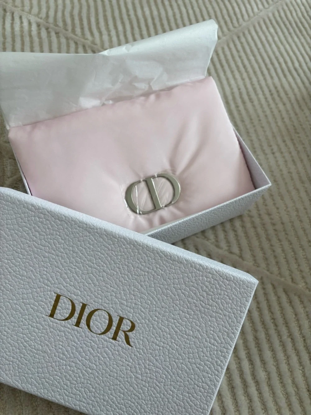 ✨NEW✨ Dior Beauty Puffy Cosmetics Pouch - Picture 3 of 9